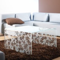 пескоструйная обработка стекла, фото стеклянного столика с пескоструйным рисунком