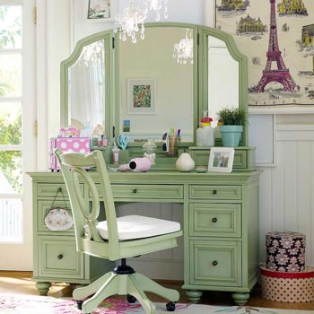 туалетный столик цвета зеленого чая с зеркалом, фото в интерьере